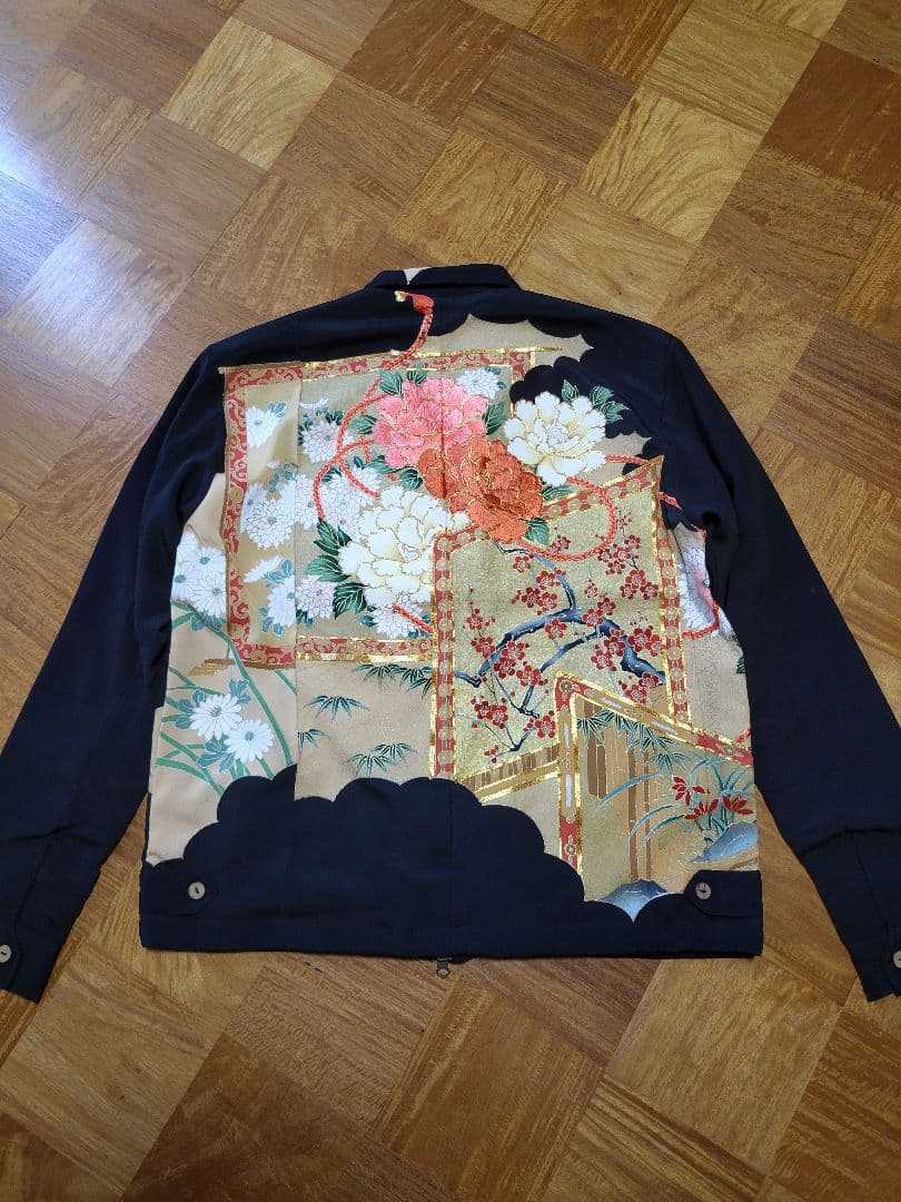 め0942着物リメイク正絹江戸褄吉祥古布黒留袖ジップアップスカジャンハンドメイド