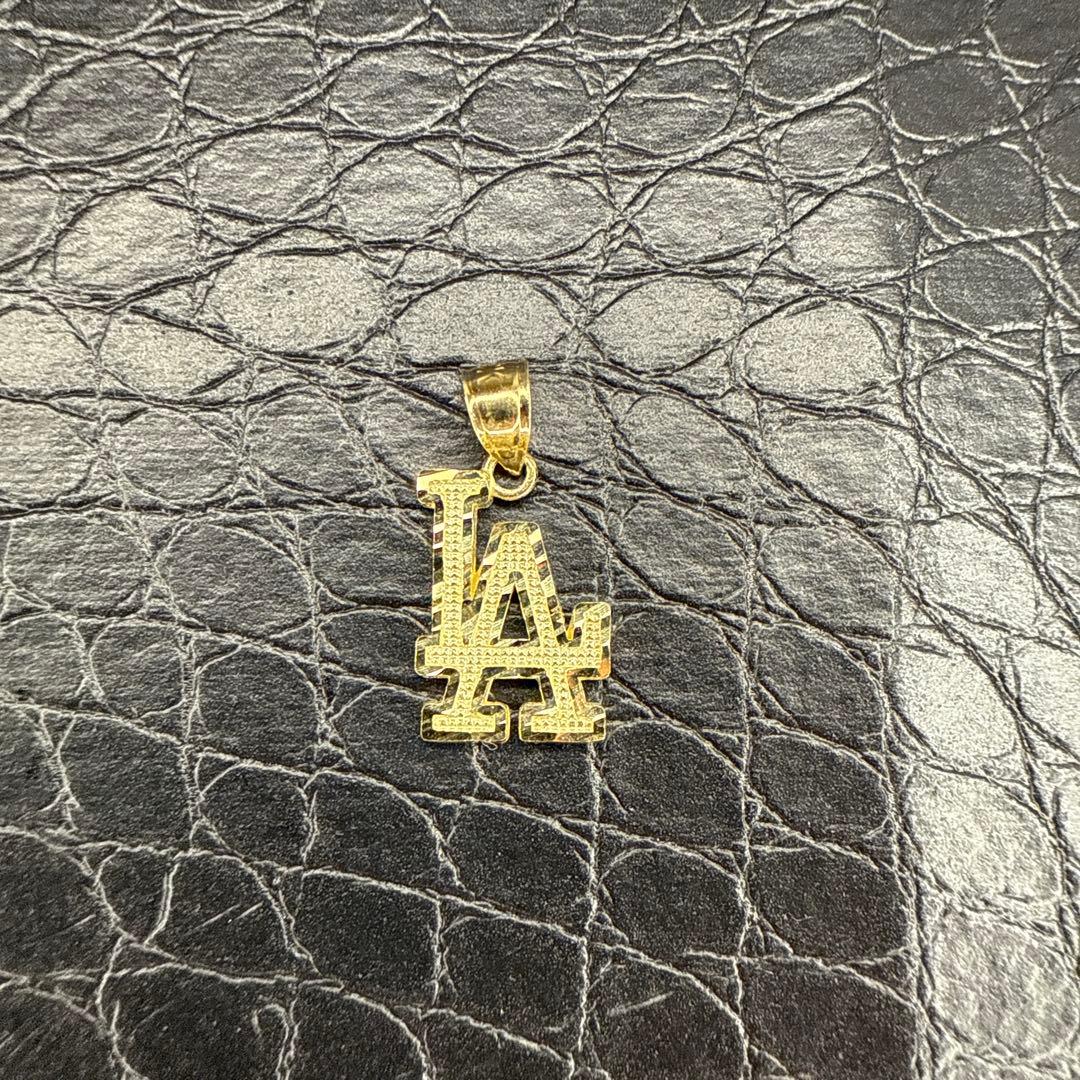 10K ペンダント ロサンゼルス LA 縦2.1cm 横1.1cm