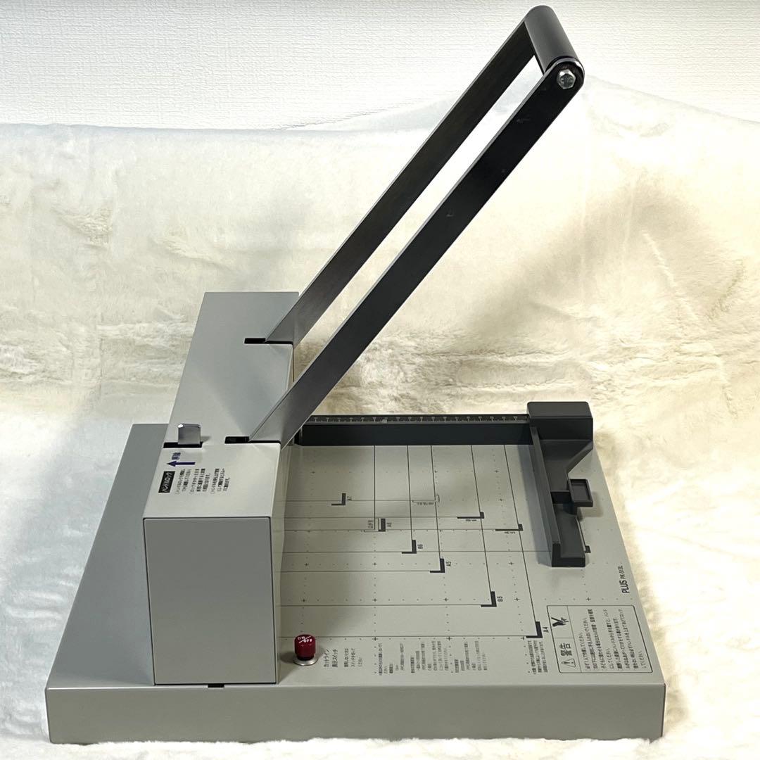 【美品】PLUS PK-513L 手動裁断機 A4 プラス