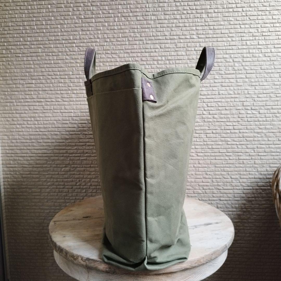 バッグ This is a(n) Base Tote L Olive