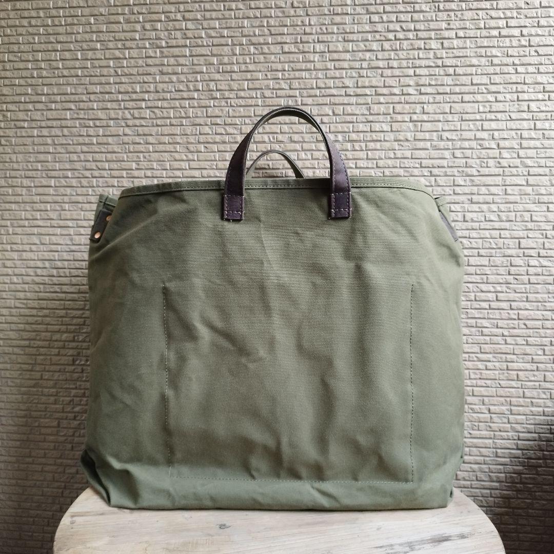 バッグ This is a(n) Base Tote L Olive