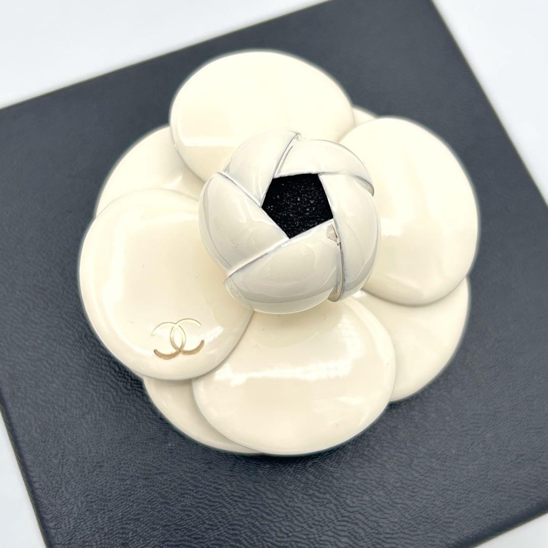 【超希少】シャネル ブローチ カメリア 02P メタル アイボリー ココマーク
