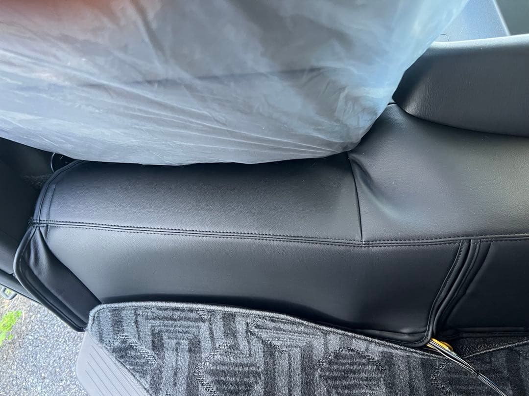 期間限定送料込み！ハイエース ワイド用 シート下 レザーカバー