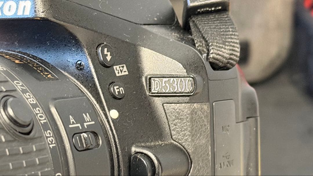 【三脚＆32GBメモリー込みのフルセット】Nikon D5300一眼レフカメラ