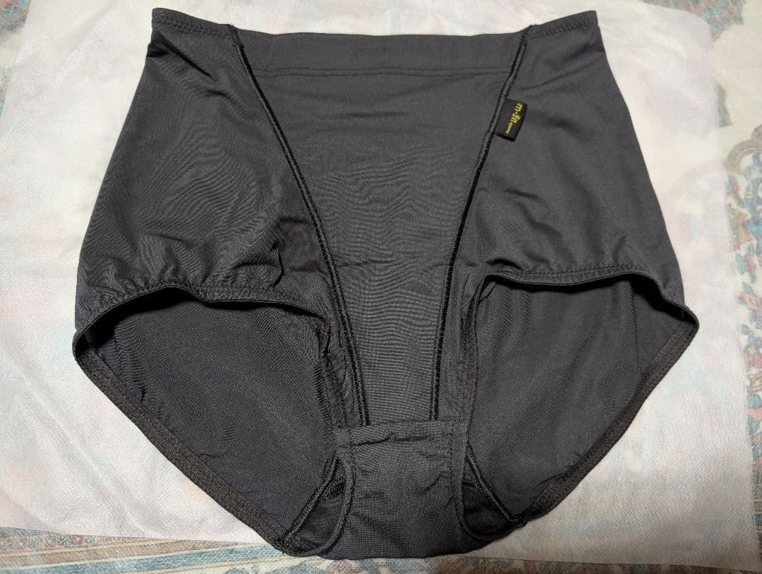 MARUKO ハイスポーツブラ A70 ・ショーツМ