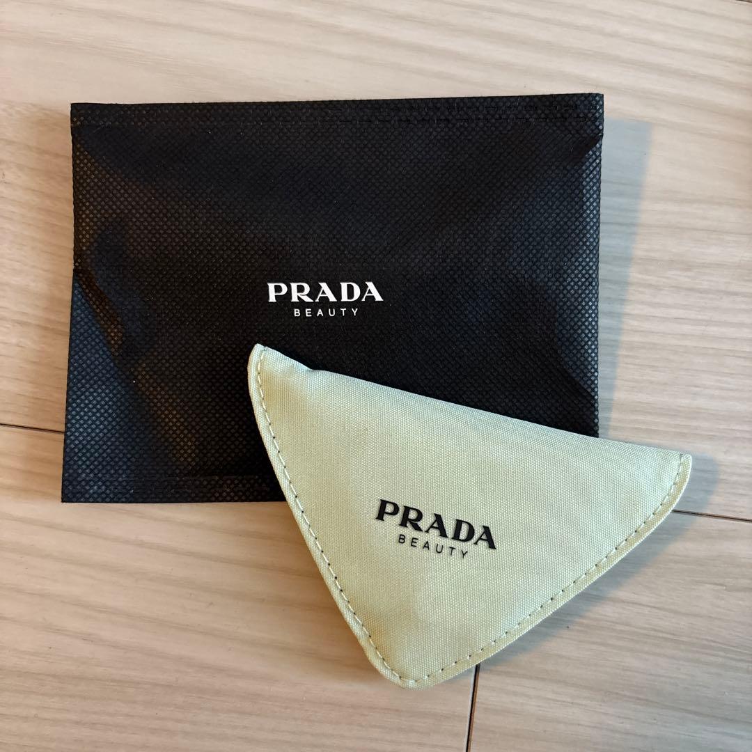 【未使用】PRADAビューティー　ポーチ、香水、リップ、ミラーセット