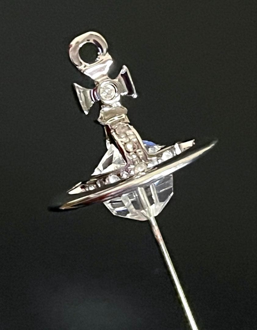 VivienneWestwoodロング ピンブローチ グラスカット クリスタル