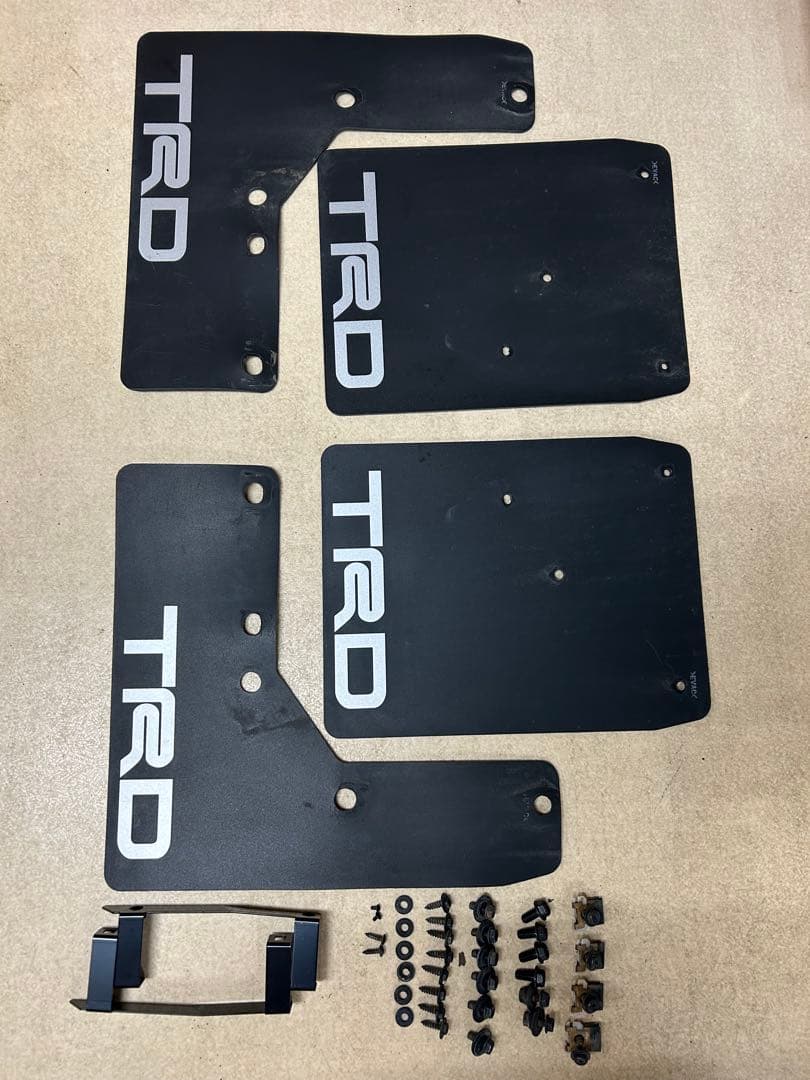 ハイエース　TRD マッドフラップ 4枚セット