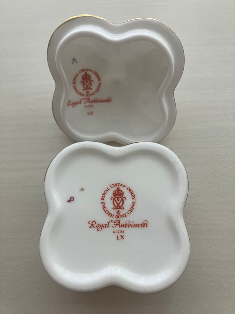 ロイヤルクラウンダービー　ロイヤルアントワネット　蓋付き　小物入れ