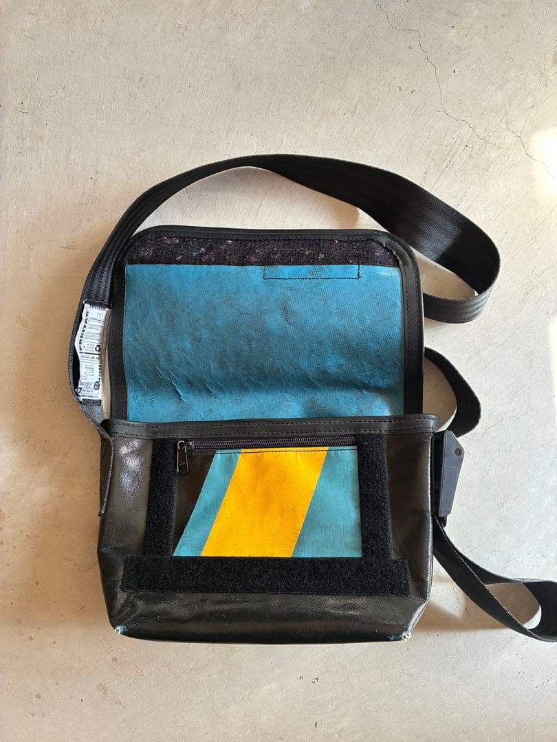 FREITAG メッセンジャーバッグ ブラック/イエロー/ターコイズ