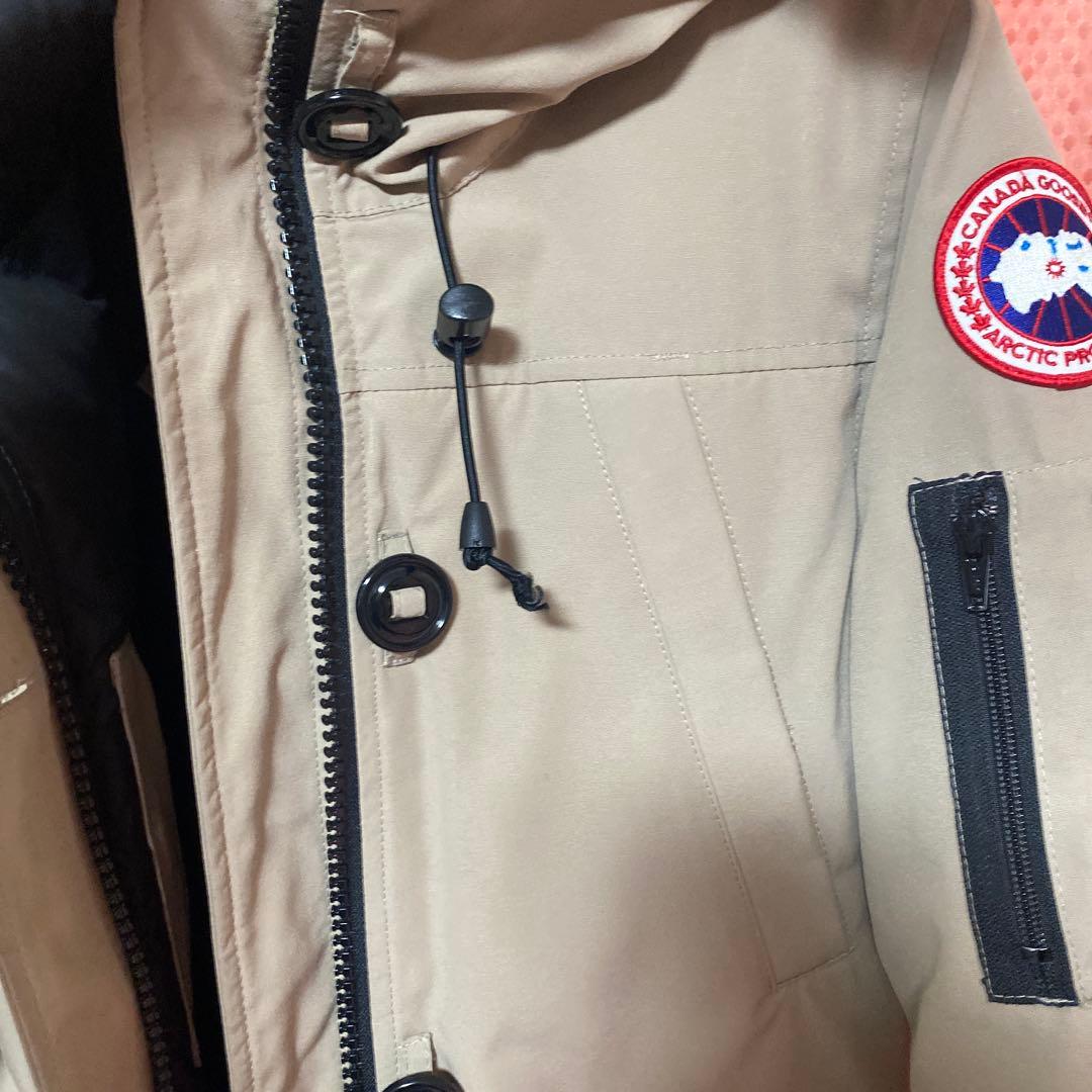   ダウン　ベージュ ブロンテパーカ