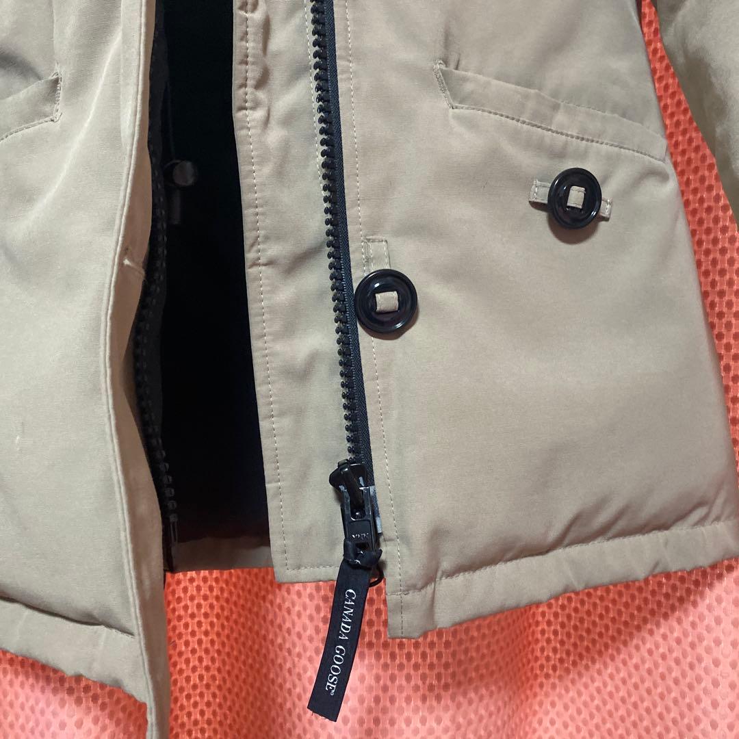   ダウン　ベージュ ブロンテパーカ