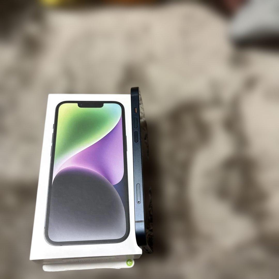 iPhone14 本体　カラー、ミッドナイト、ケースとミッキー携帯ケース付き