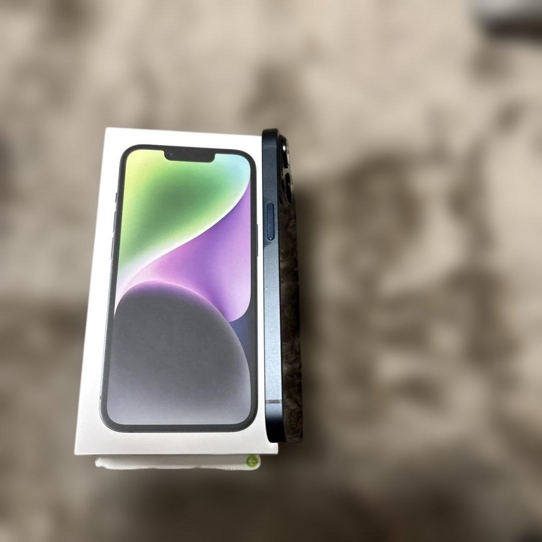 iPhone14 本体　カラー、ミッドナイト、ケースとミッキー携帯ケース付き