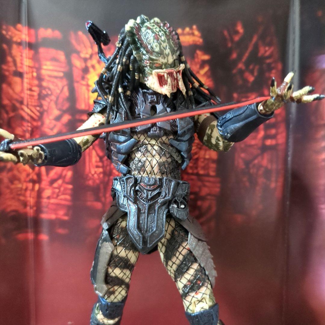 NECA ／アルティメット・アーマードロスト•プレデター《中古開封品》
