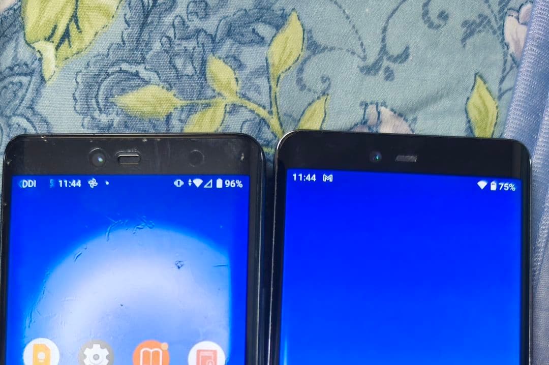 Rakuten Hand 本体2台 充電器1台付き