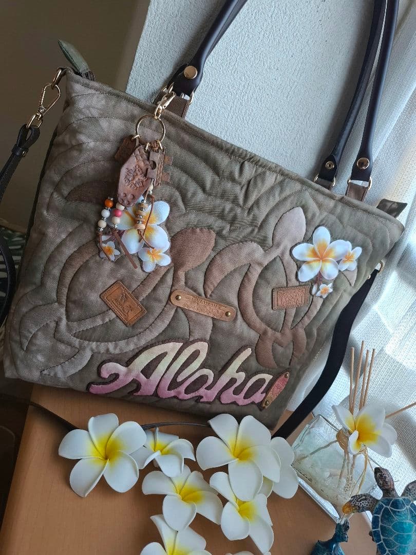 ハワイアンキルトバッグ　ホヌ　ピンクロ 2WAYファスナー　革タグチャーム付