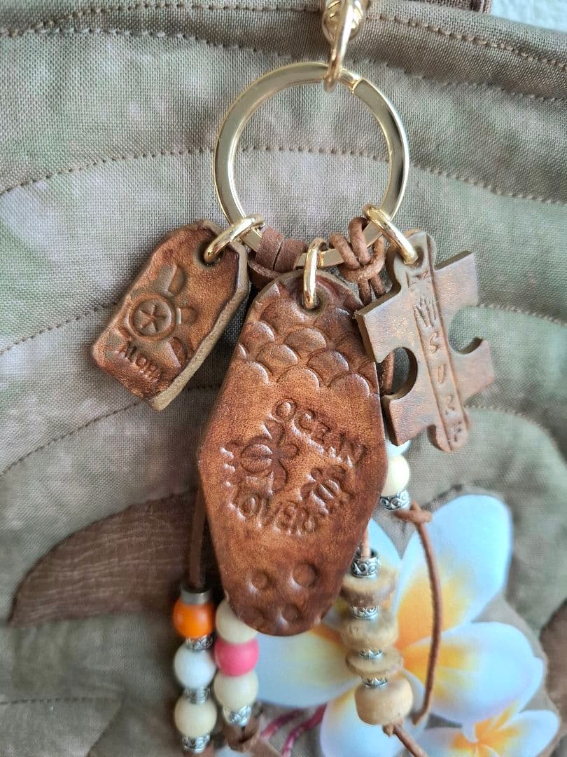 ハワイアンキルトバッグ　ホヌ　ピンクロ 2WAYファスナー　革タグチャーム付