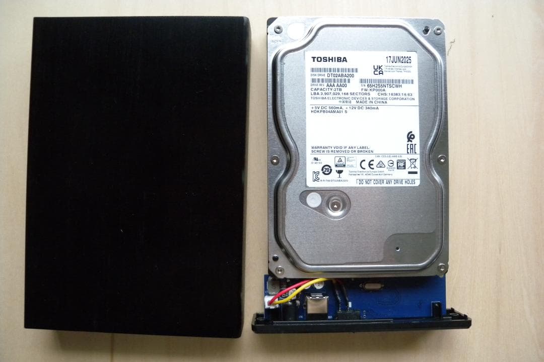 【ほぼ新品】東芝製2TB HDD＋HDD/SSDケース