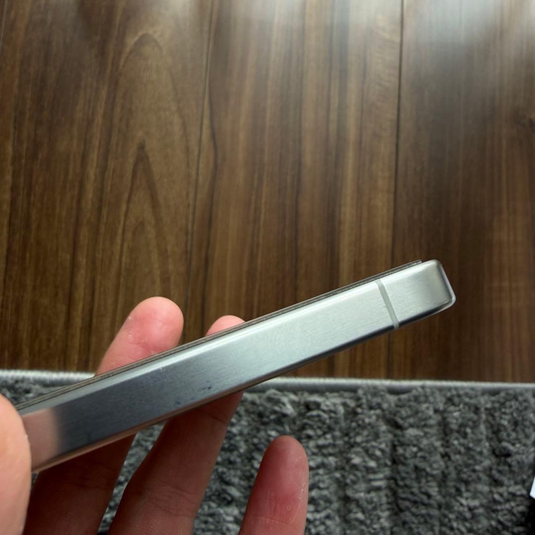 【本体】Apple iPhone 15Pro シルバー 256GB