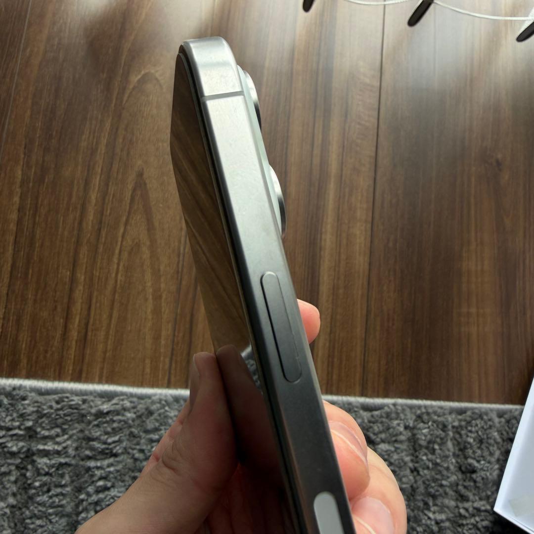 【本体】Apple iPhone 15Pro シルバー 256GB