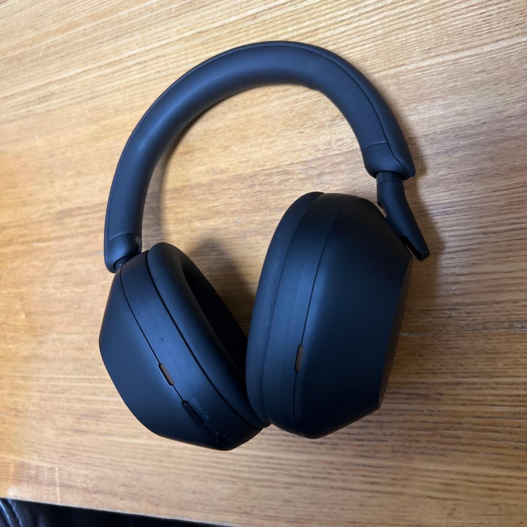 ソニー　WH-1000XM5 ブラック ワイヤレスヘッドホン 収納ケース付き