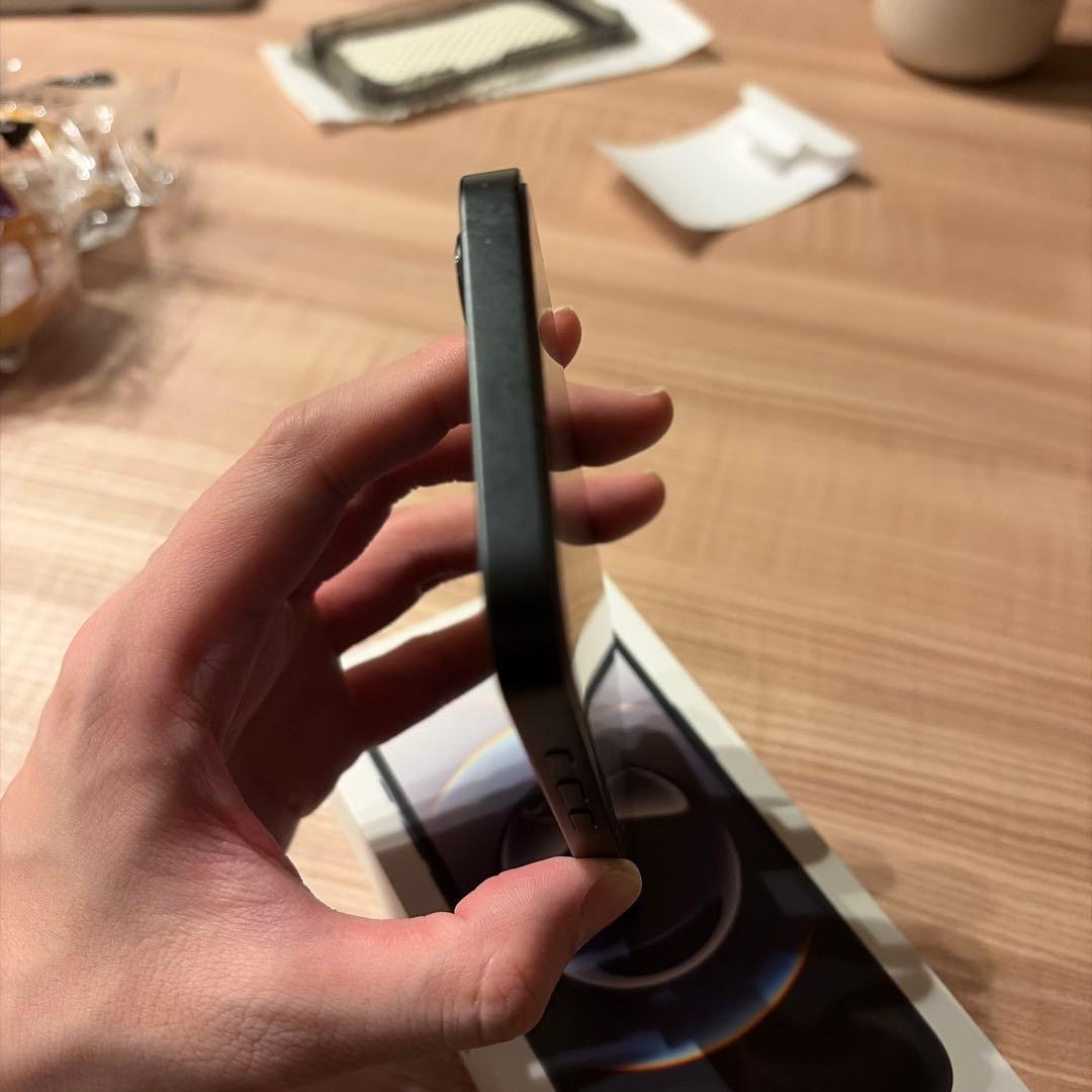 国内版 iPhone 16e ブラック 128GB 本体 箱／おまけ付き