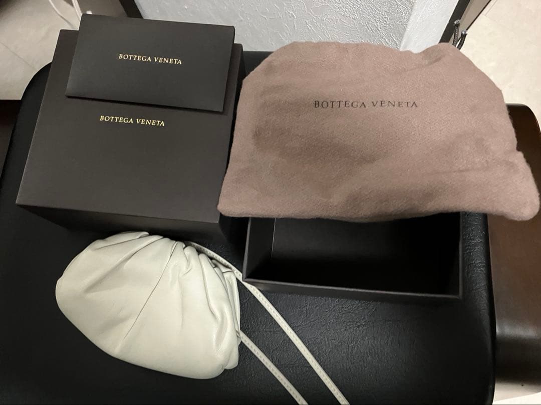 ボッデガヴェネタ ミニミニザポーチ　ホワイト⭐︎チャーム⭐︎キーホルダー　ミニバッグ