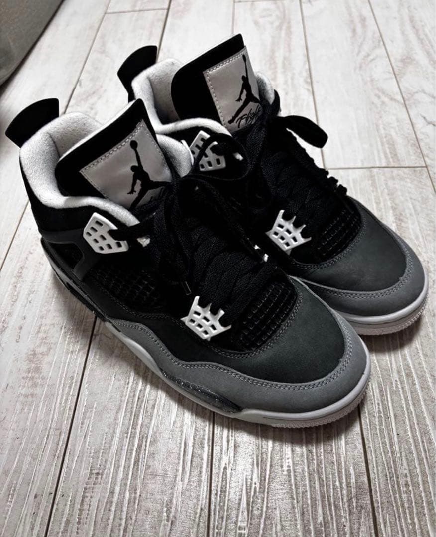 Air Jordan 4 ブラック/グレー