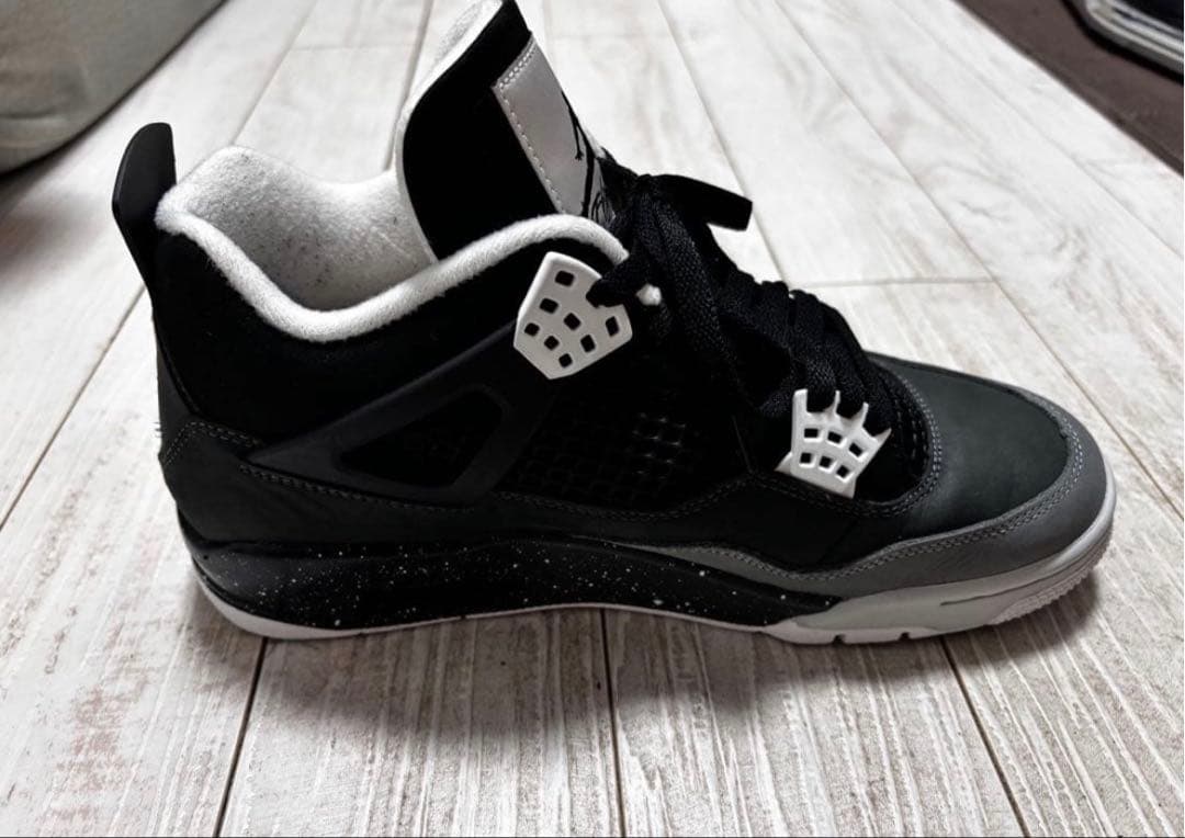 Air Jordan 4 ブラック/グレー
