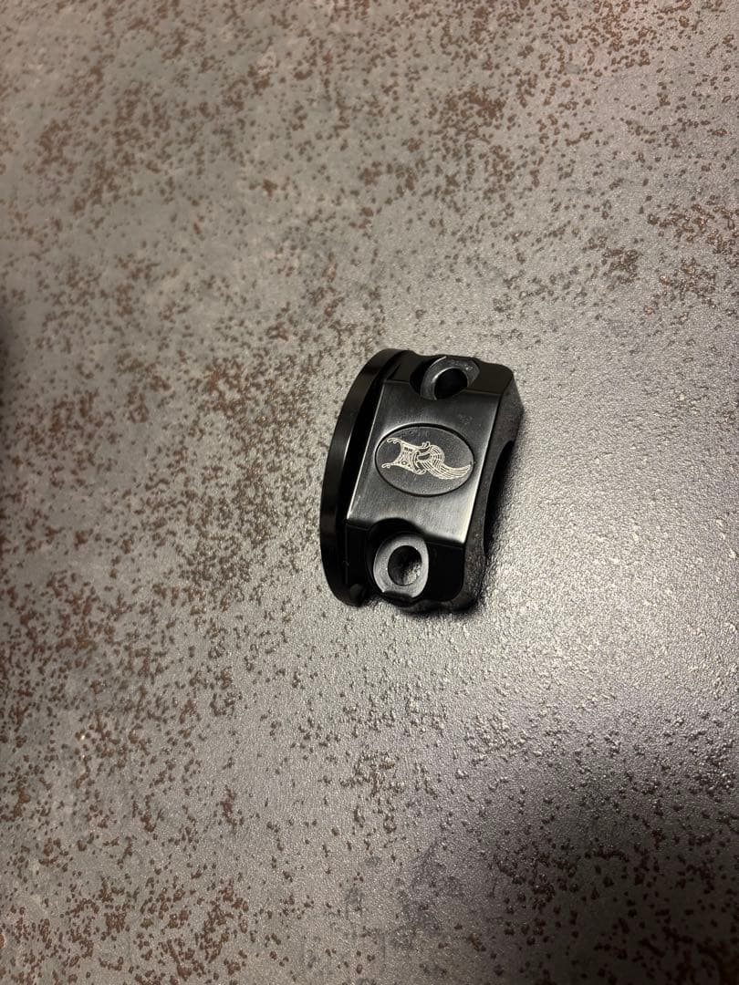 ケンズファクトリー　ネクストレベル ヘルメットロック ブラック