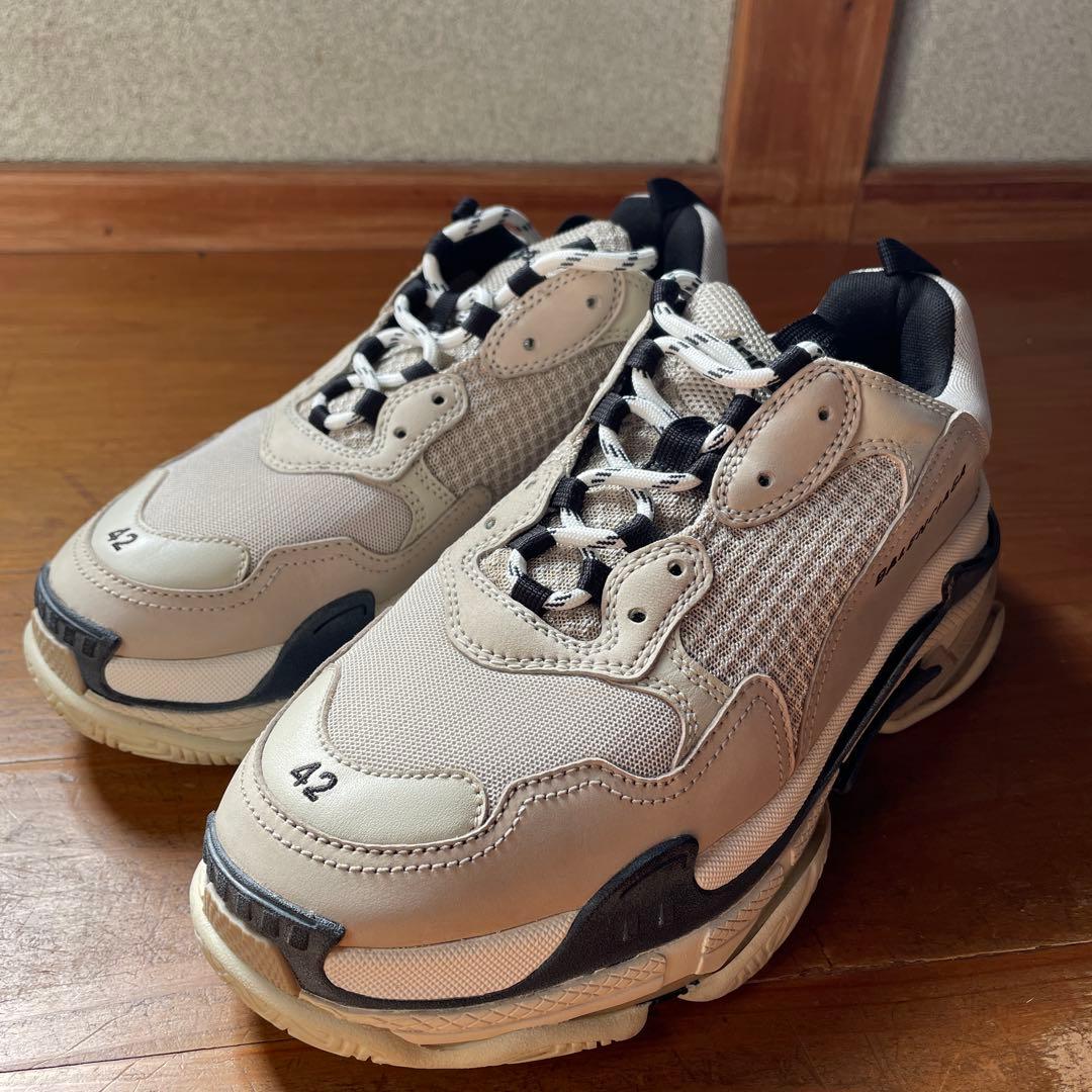 バレンシアガ　トリプルS バニラ42サイズ　27〜27.5㎝相当