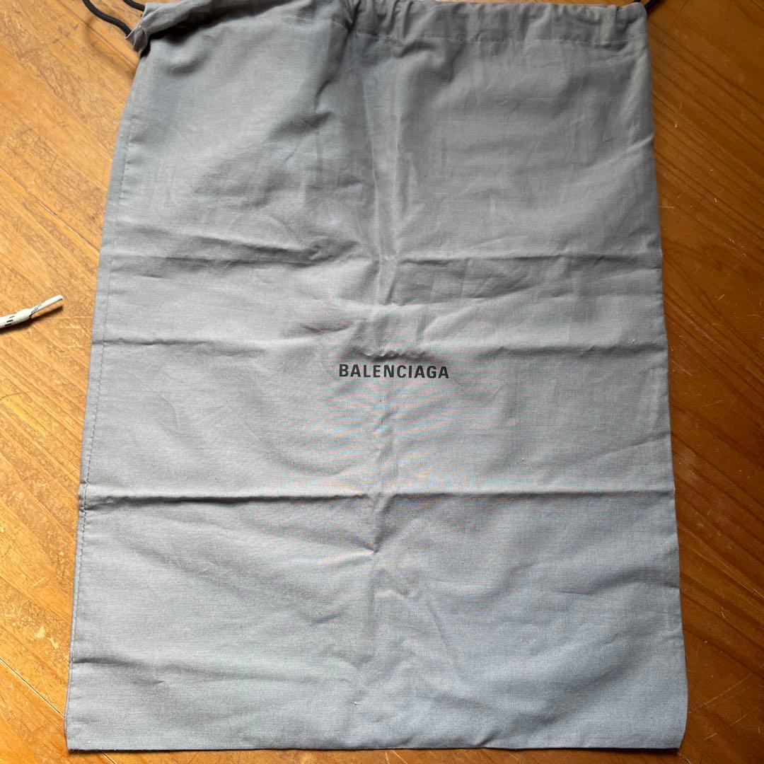 バレンシアガ　トリプルS バニラ42サイズ　27〜27.5㎝相当