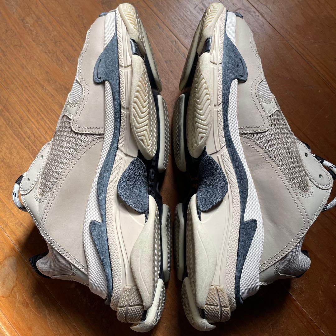 バレンシアガ　トリプルS バニラ42サイズ　27〜27.5㎝相当