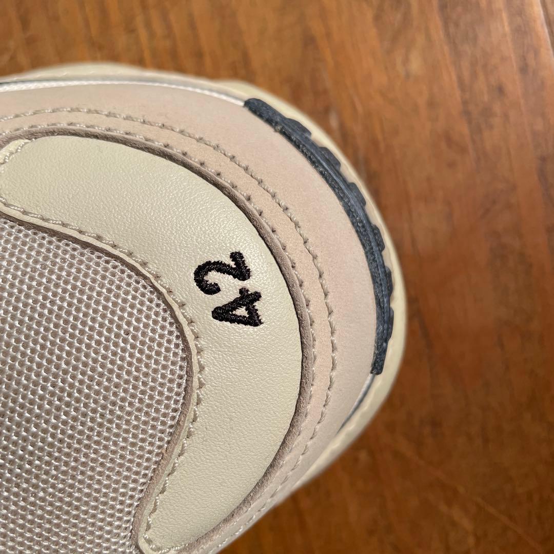 バレンシアガ　トリプルS バニラ42サイズ　27〜27.5㎝相当