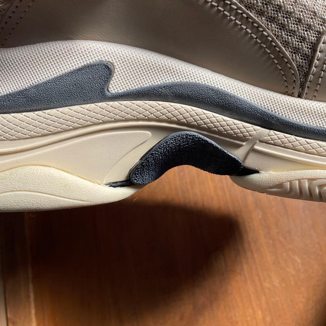 バレンシアガ　トリプルS バニラ42サイズ　27〜27.5㎝相当