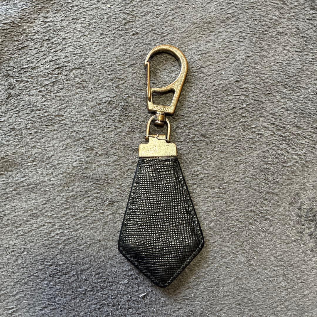 プラダ　キーホルダー　ストラップ　キーリング　0710