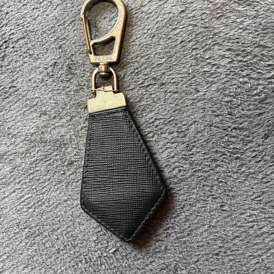 プラダ　キーホルダー　ストラップ　キーリング　0710