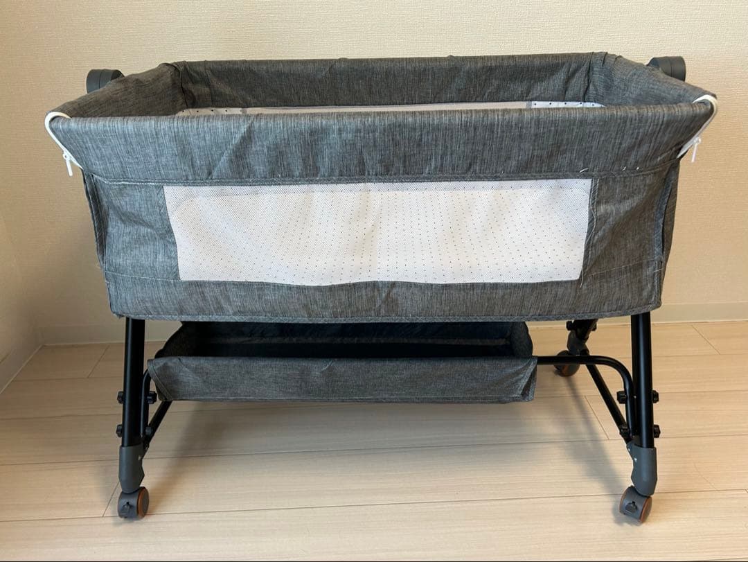 【マットレス未使用】ベビーベッド 折りたたみ式　キャスター付き