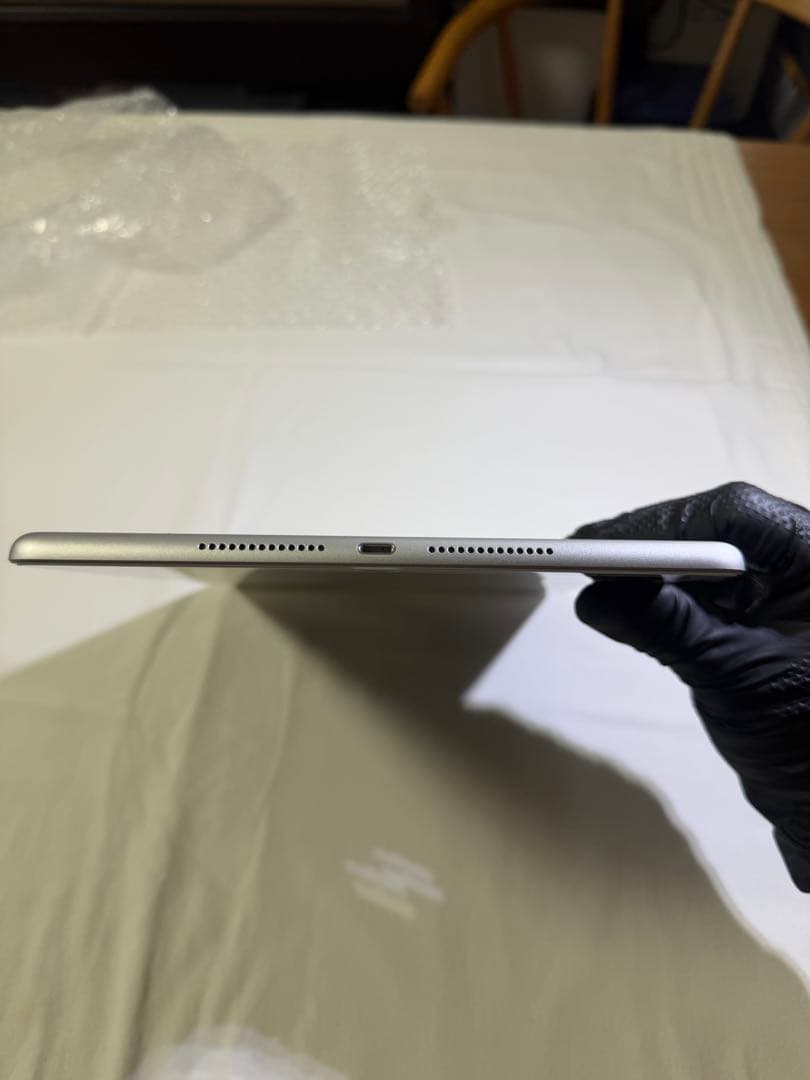 【美品】iPad 第8世代 32GB シルバー Wi-Fiモデル 動作良好