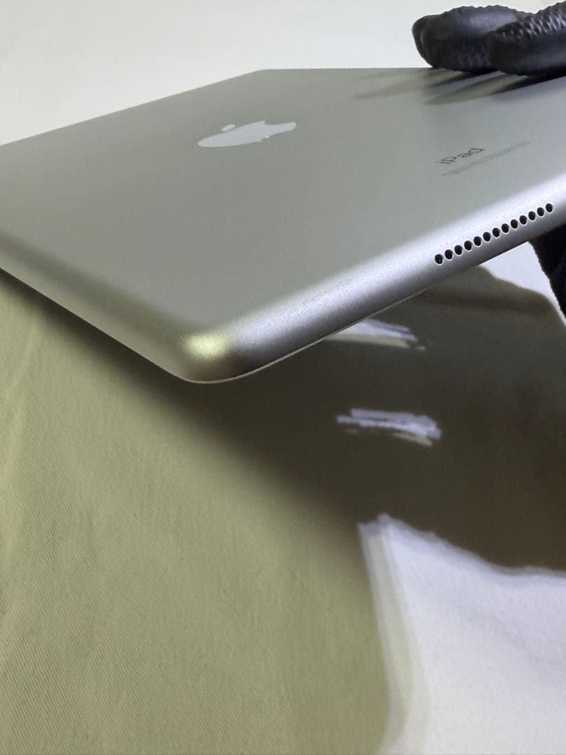 【美品】iPad 第8世代 32GB シルバー Wi-Fiモデル 動作良好