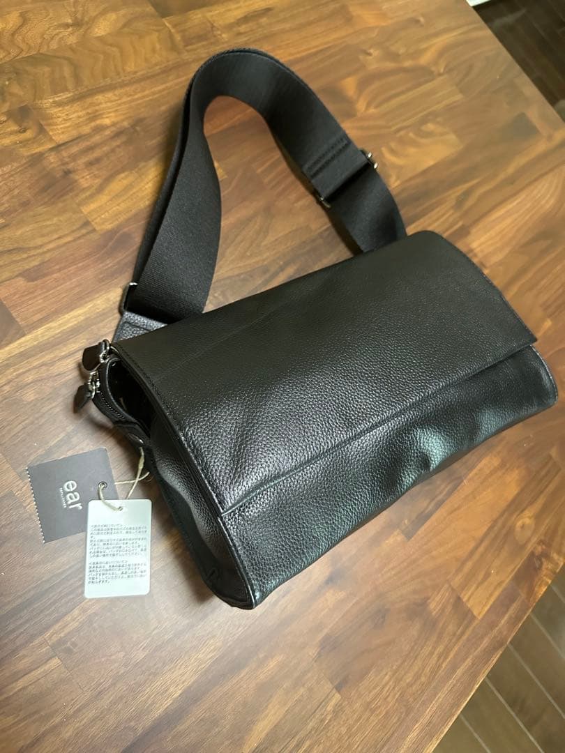 タグ付き　イアパピヨネ　本革　ワイドテープショルダーバッグ　ボディバッグ