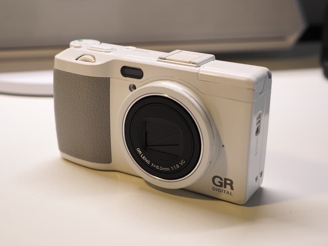 【美品】GR DIGITAL IV ホワイトエディション(SH176回)