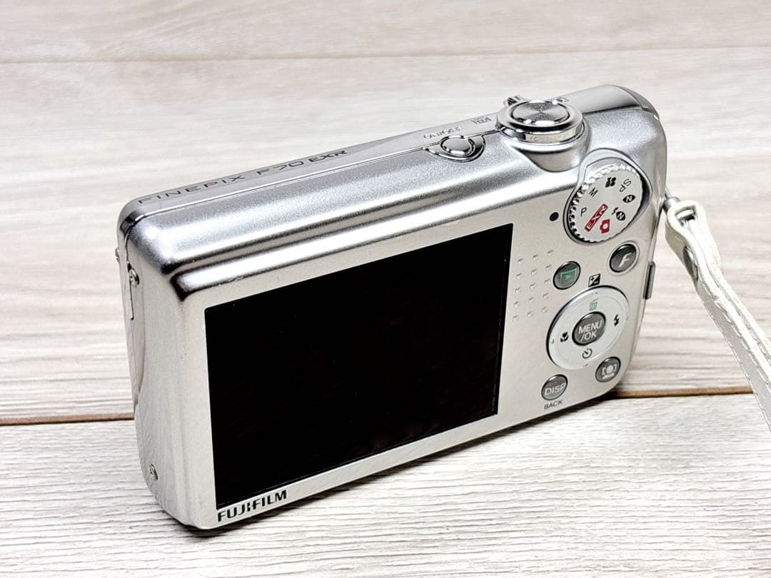 デジタルカメラ FUJIFILM FinePix F70 EXR