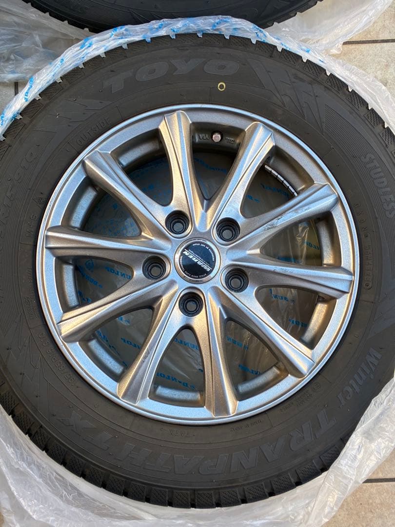 美品！送料込　スタッドレスタイヤ　ホイール付き　15インチ　2023年製　セレナ