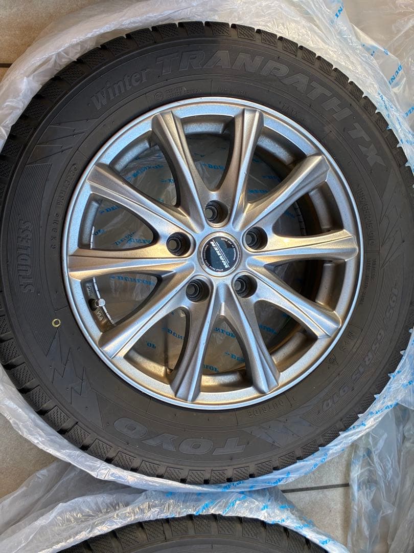 美品！送料込　スタッドレスタイヤ　ホイール付き　15インチ　2023年製　セレナ