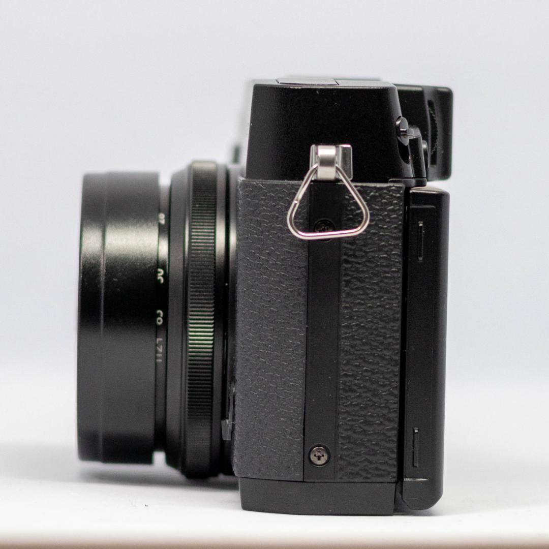 FUJIFILM X30 ブラック レンズフード付 コンデジ