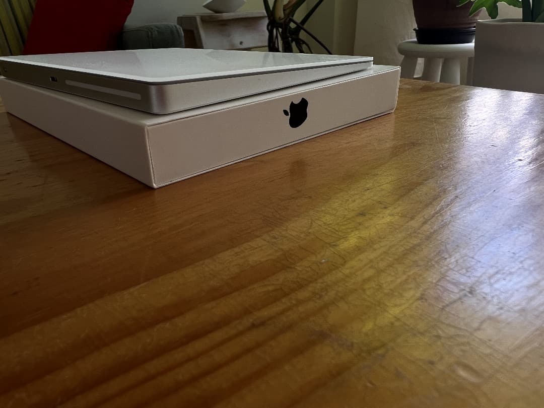 apple Magic track pad 2　ホワイト