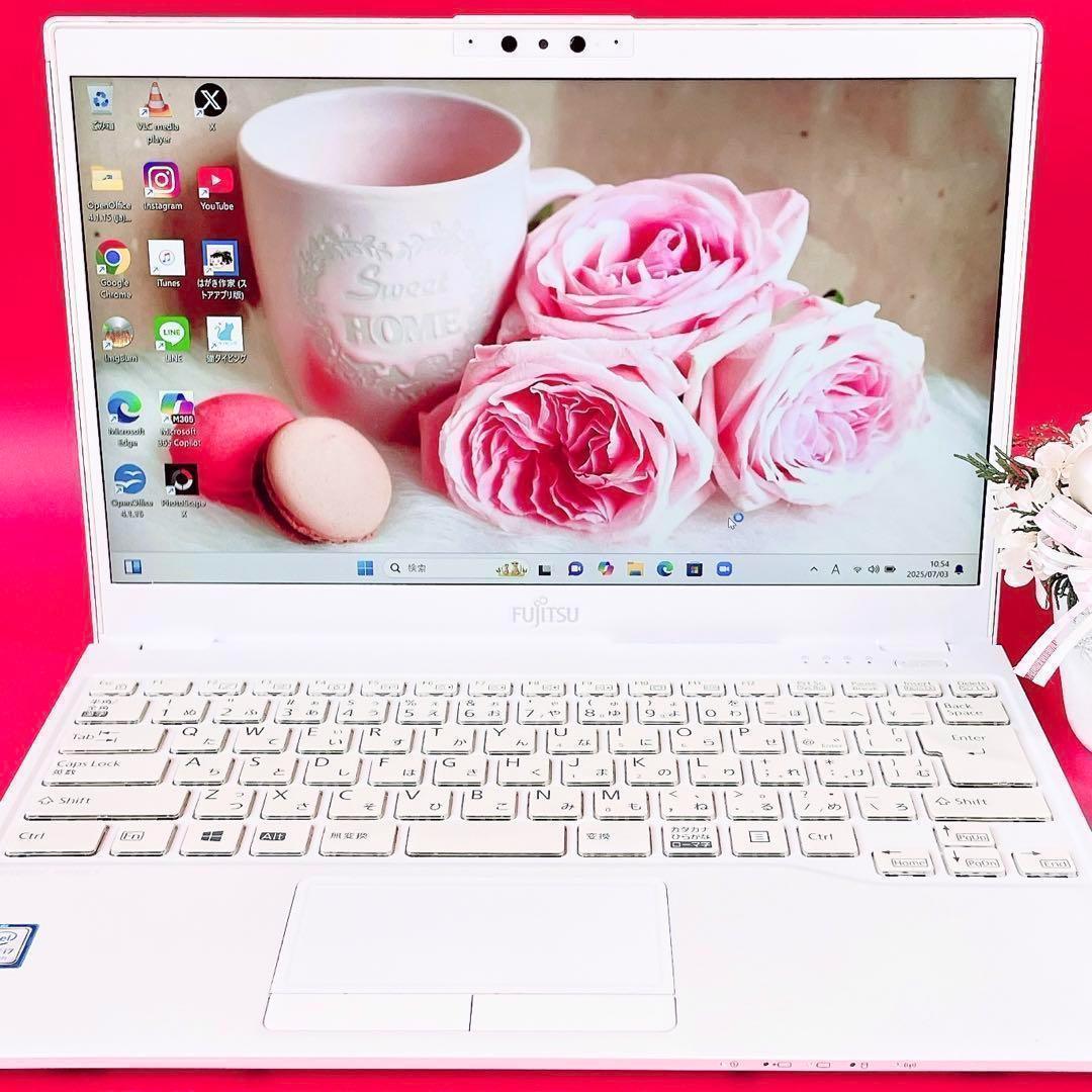 小型軽量✨️第8世代Corei7薄型ノートパソコンWin11カメラSSD512GB