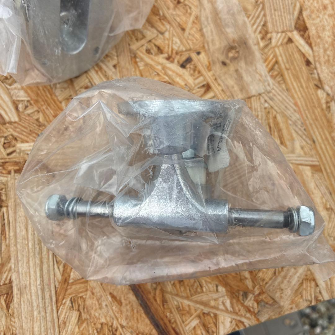 スケートボード Heated Wheel POLARIZER TRUCKS set